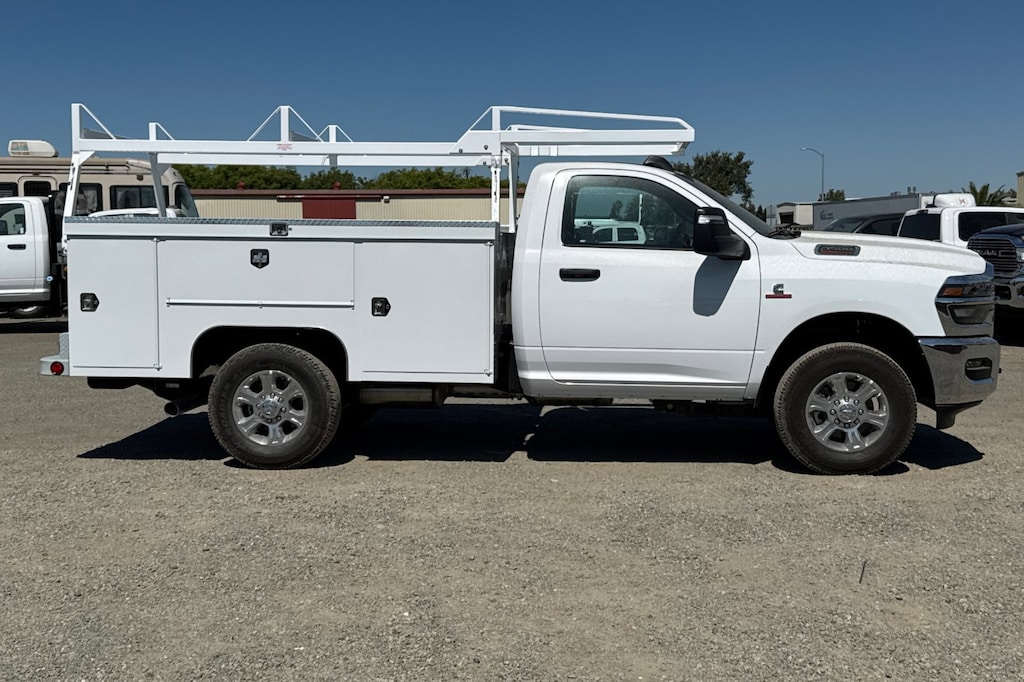 New 2025 Ram 3500 Chassis Cab 3500 TRADESMAN CHASSIS REGULAR CAB 4X2 60' CA Pickup