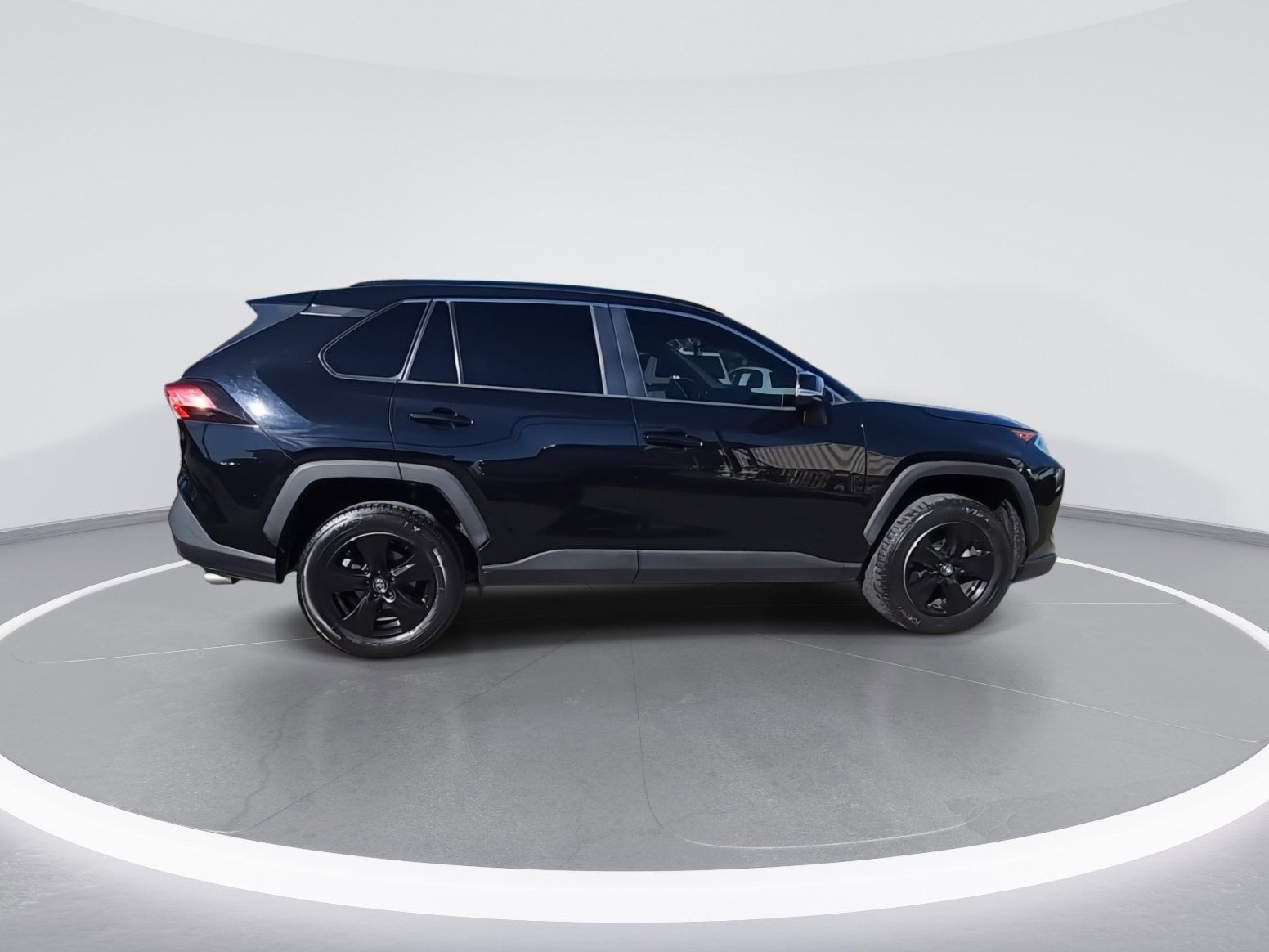 2021 Toyota RAV4 XLE photo 3