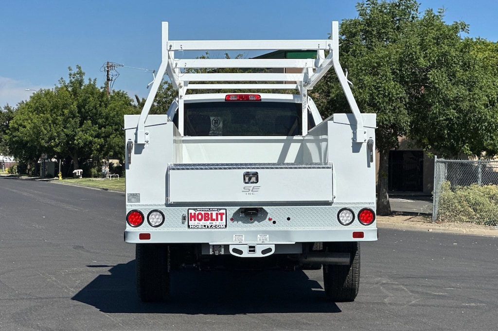 New 2025 Ram 3500 Chassis Cab 3500 TRADESMAN CHASSIS REGULAR CAB 4X2 60' CA Pickup
