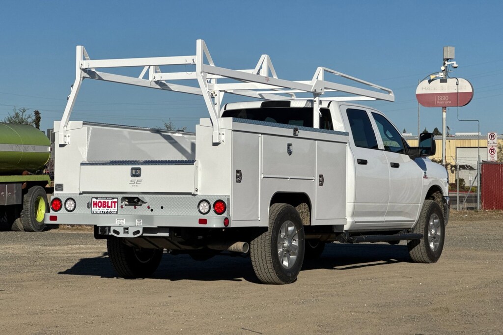 New 2026 Ram 3500 Chassis Cab 3500 TRADESMAN CREW CAB CHASSIS 4X4 60' CA Pickup