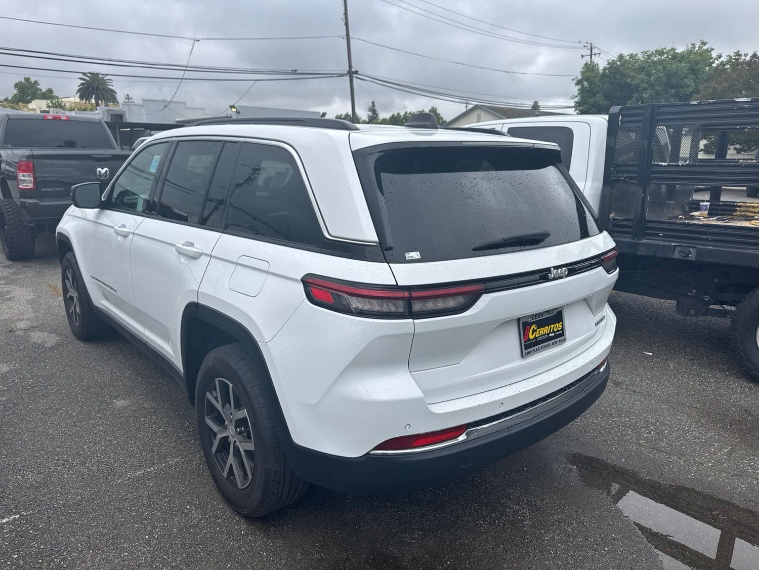 2024 Jeep Grand Cherokee Limited photo 2