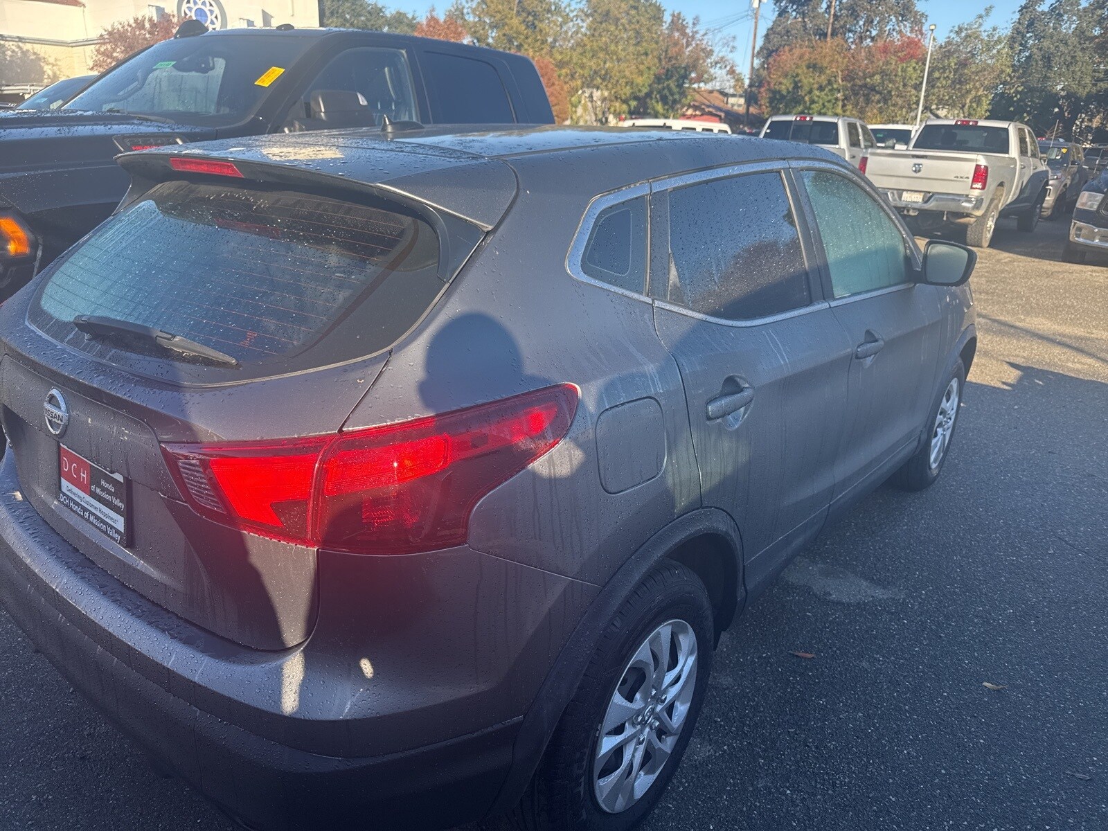 2019 Nissan Rogue Sport S photo 2