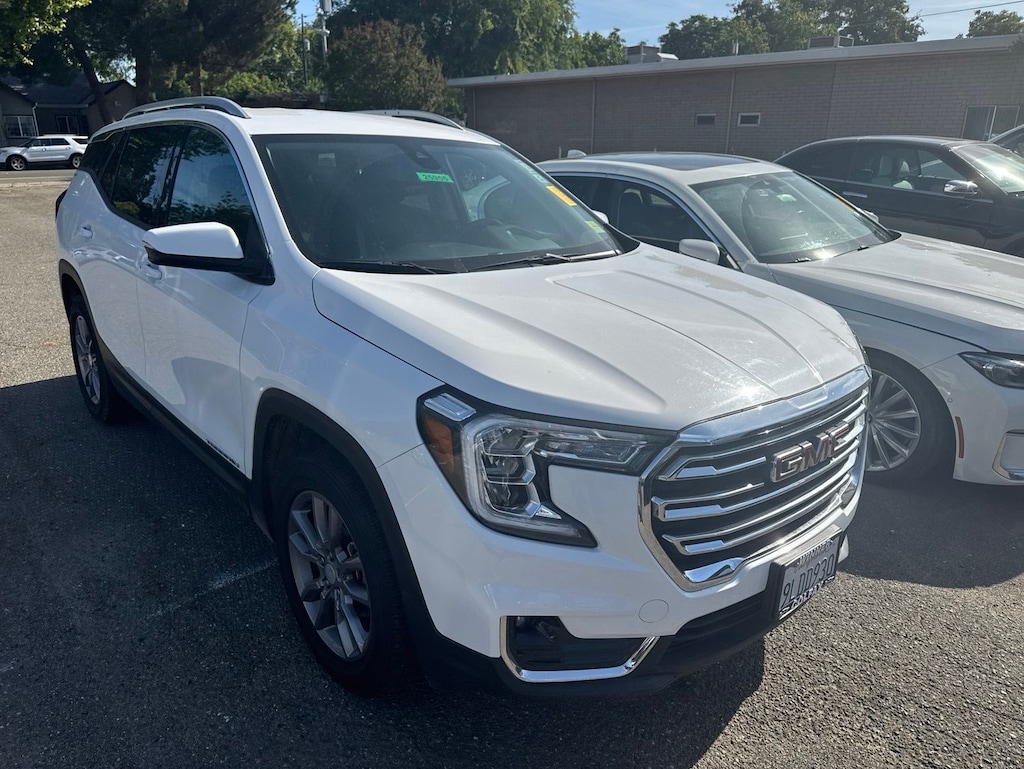 Used 2024 GMC Terrain SLT SUV