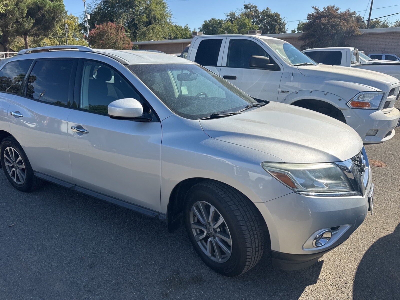 2016 Nissan Pathfinder SV photo 4