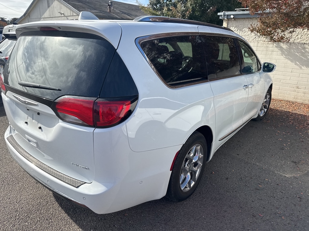 Certified 2018 Chrysler Pacifica Limited Minivan/Van