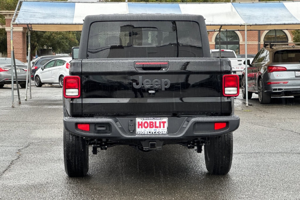 New 2025 Jeep Gladiator SPORT S 4X4 Pickup