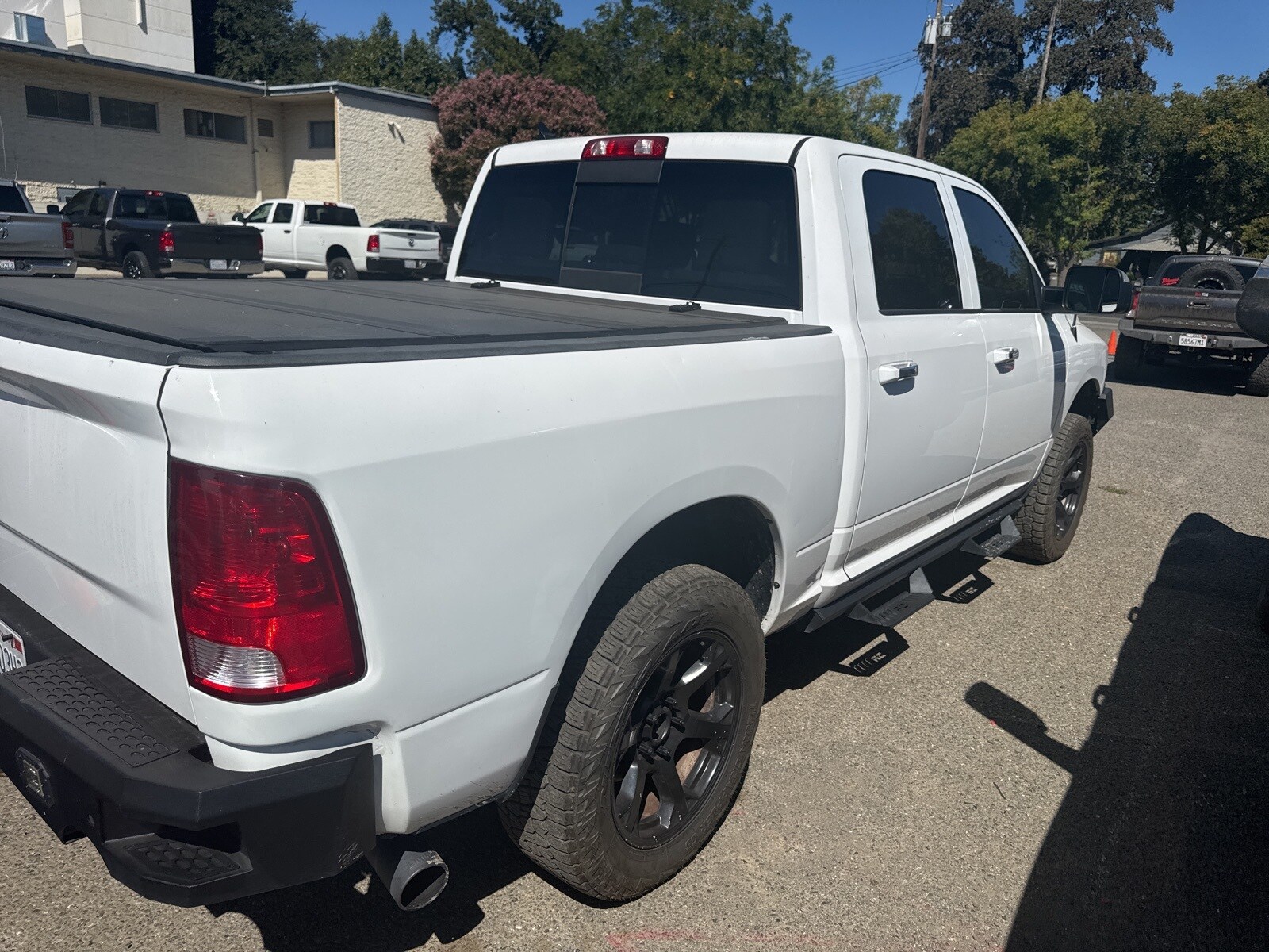 2015 Ram 1500 SLT photo 3