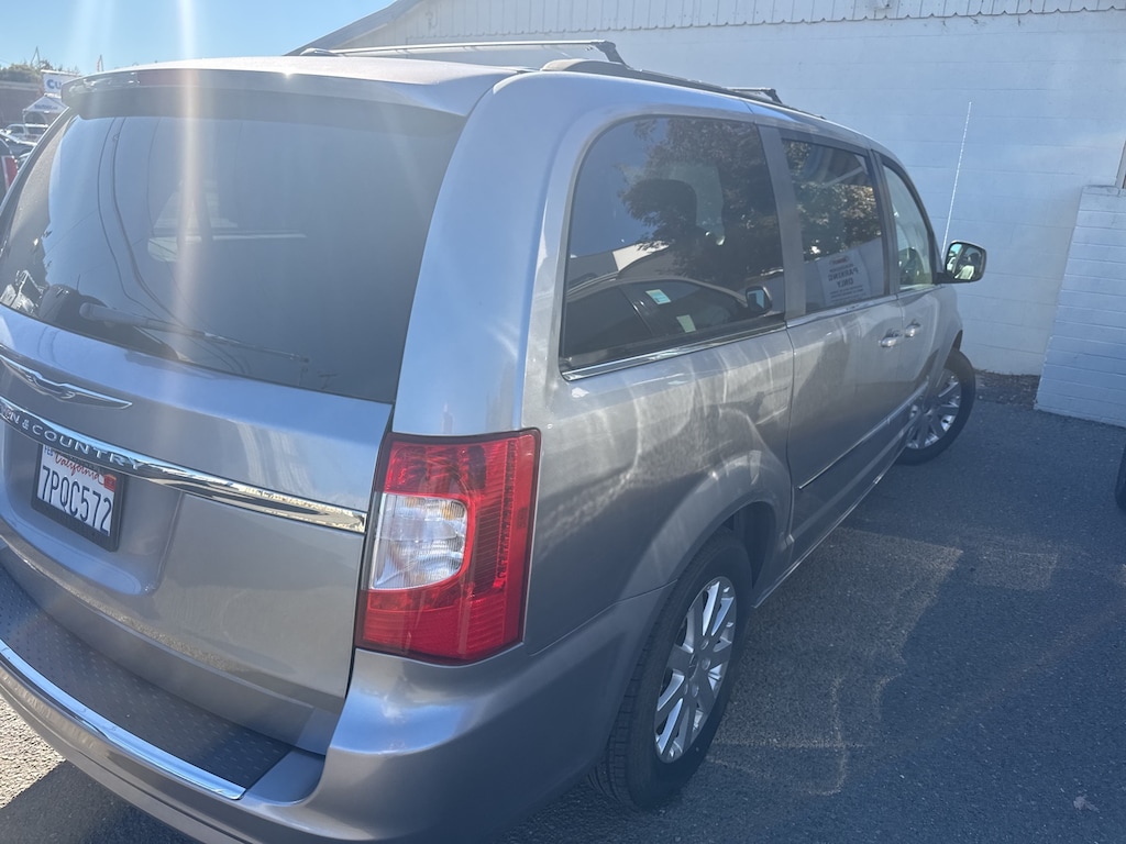 Certified 2016 Chrysler Town & Country Touring Minivan/Van