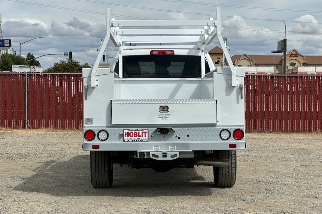New 2025 Ram 3500 Chassis Cab 3500 TRADESMAN CREW CAB CHASSIS 4X4 60' CA Pickup