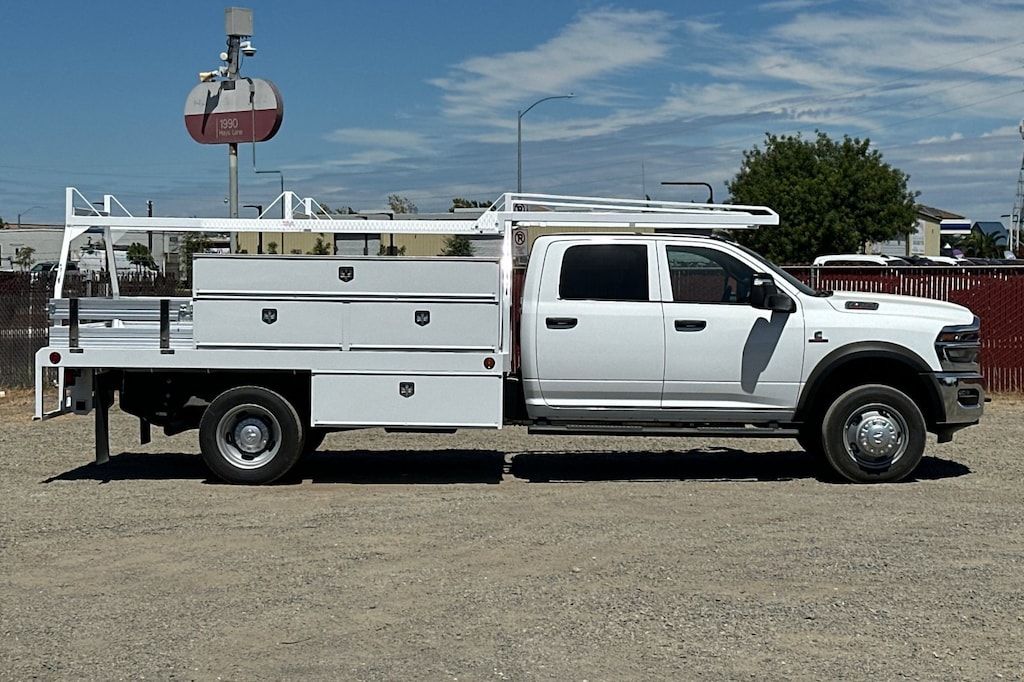 New 2025 Ram 5500 Chassis Cab 5500 TRADESMAN CHASSIS CREW CAB 4X4 84' CA Pickup