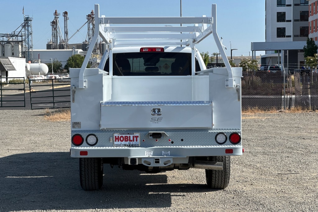 New 2025 Ram 3500 Chassis Cab 3500 TRADESMAN CREW CAB CHASSIS 4X2 60' CA Pickup