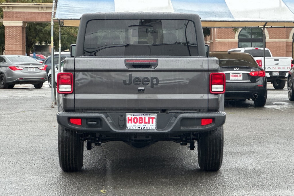 New 2025 Jeep Gladiator SPORT S 4X4 Pickup