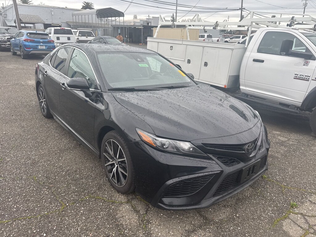 Used 2023 Toyota Camry SE Sedan