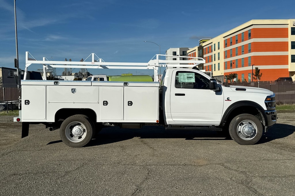 New 2026 Ram 5500 Chassis Cab 5500 TRADESMAN CHASSIS REGULAR CAB 4X4 84' CA Pickup