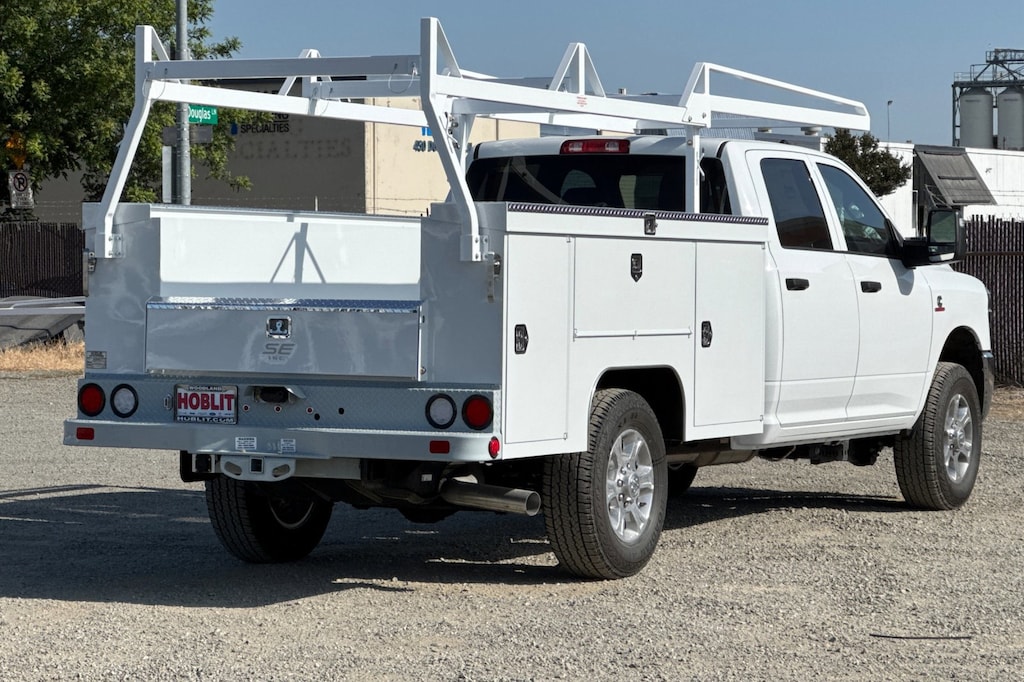 New 2025 Ram 3500 Chassis Cab 3500 TRADESMAN CREW CAB CHASSIS 4X2 60' CA Pickup