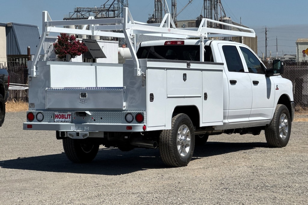 New 2025 Ram 3500 Chassis Cab 3500 TRADESMAN CREW CAB CHASSIS 4X4 60' CA Pickup