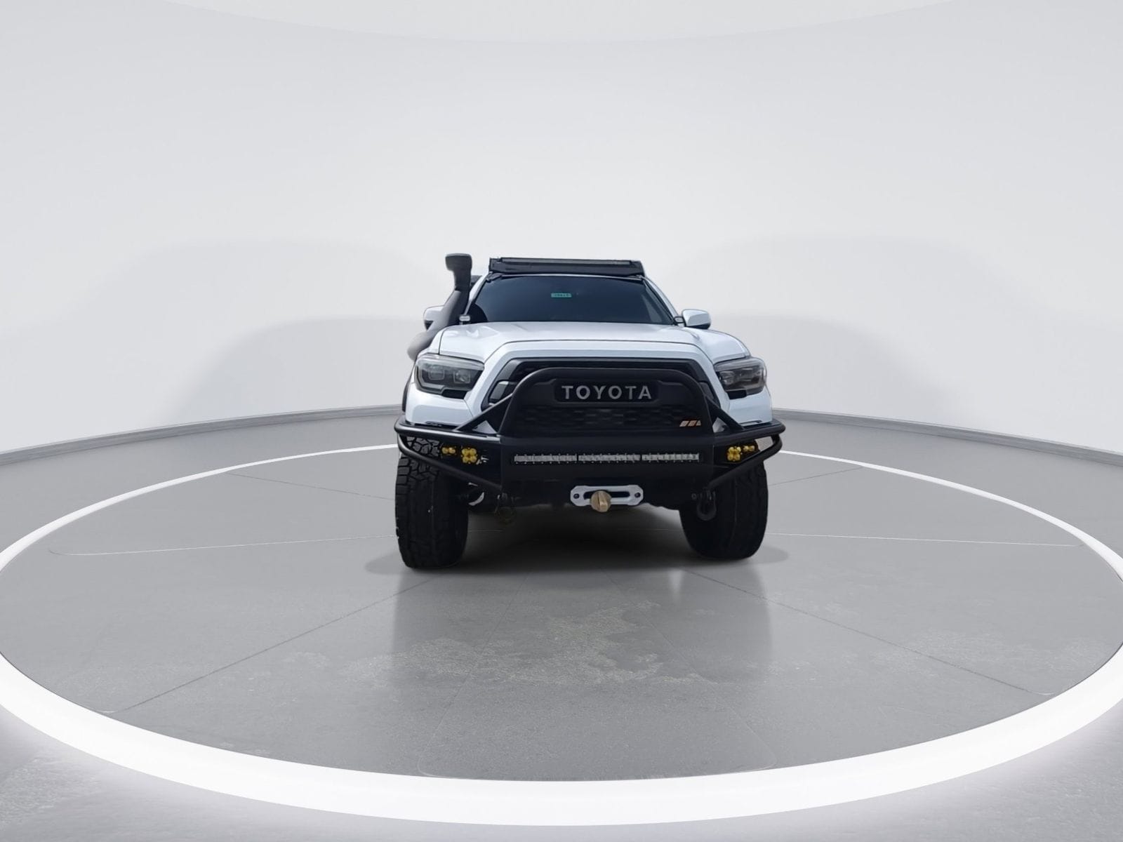 2018 Toyota Tacoma TRD Off-Road V6 photo 2
