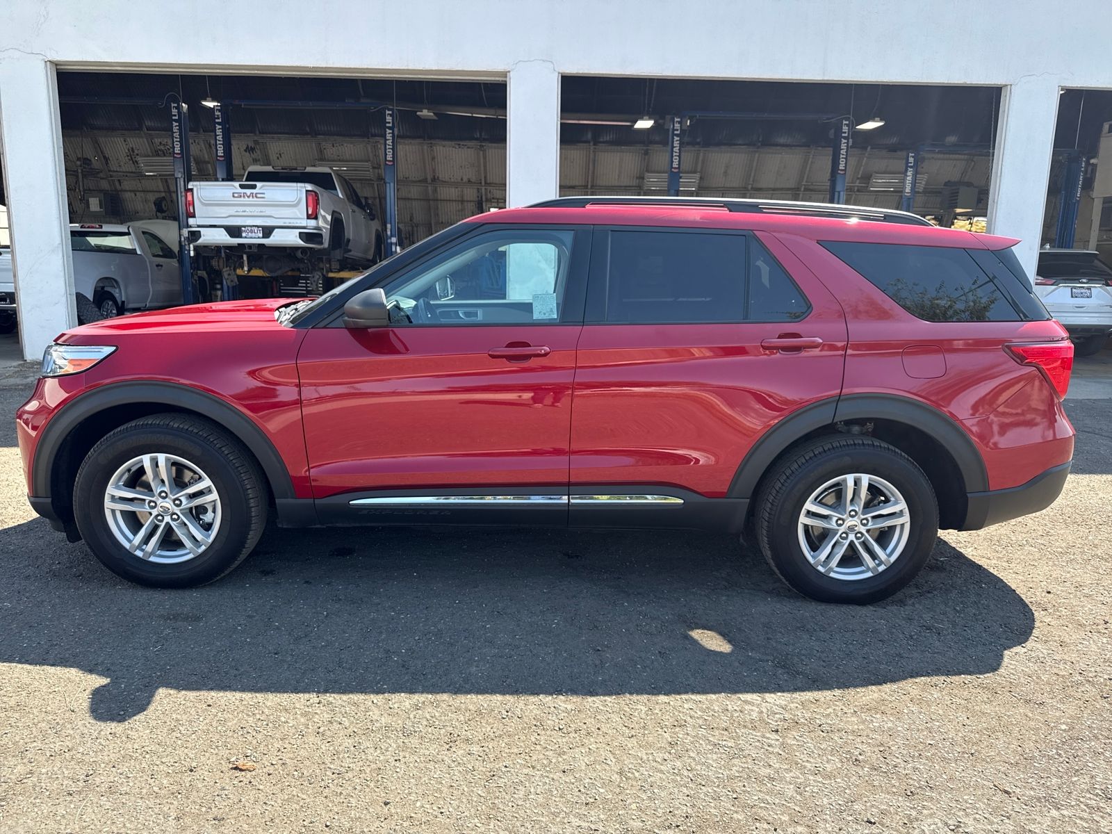 2022 Ford Explorer XLT photo 2
