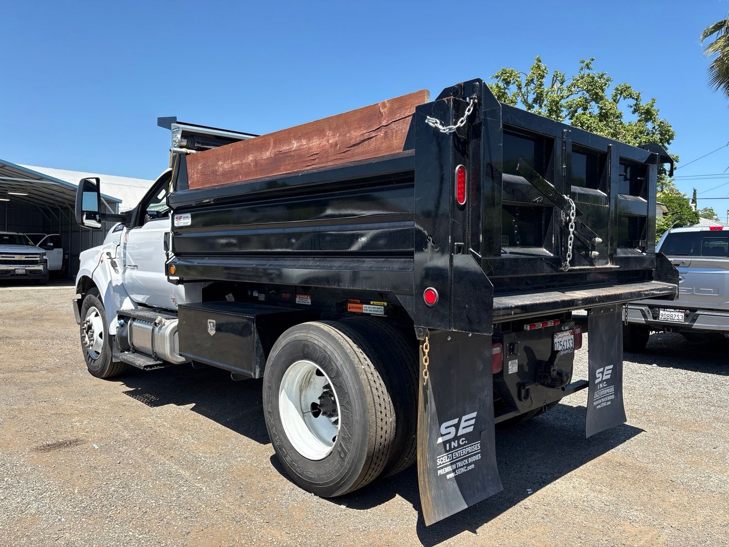 2023 Ford F-650SD Base Power Stroke Diesel photo 3