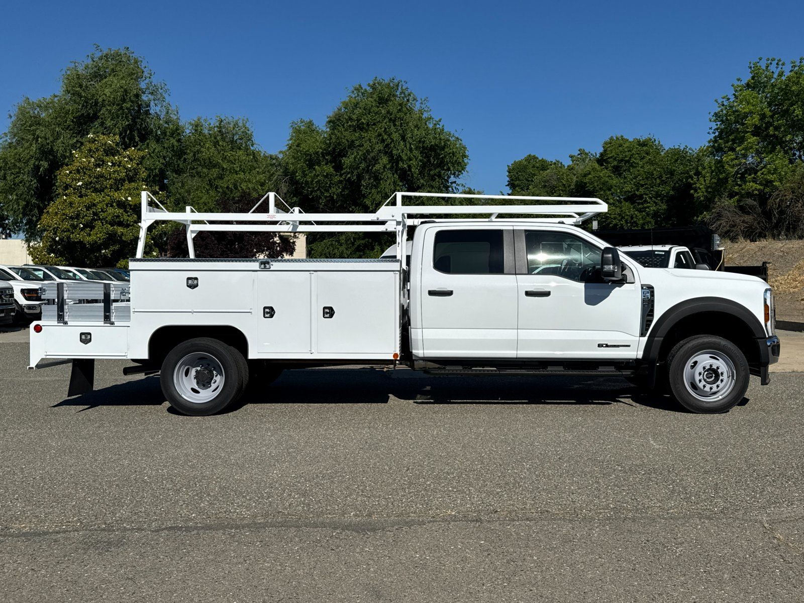 2025 Ford F-550 XL photo 2