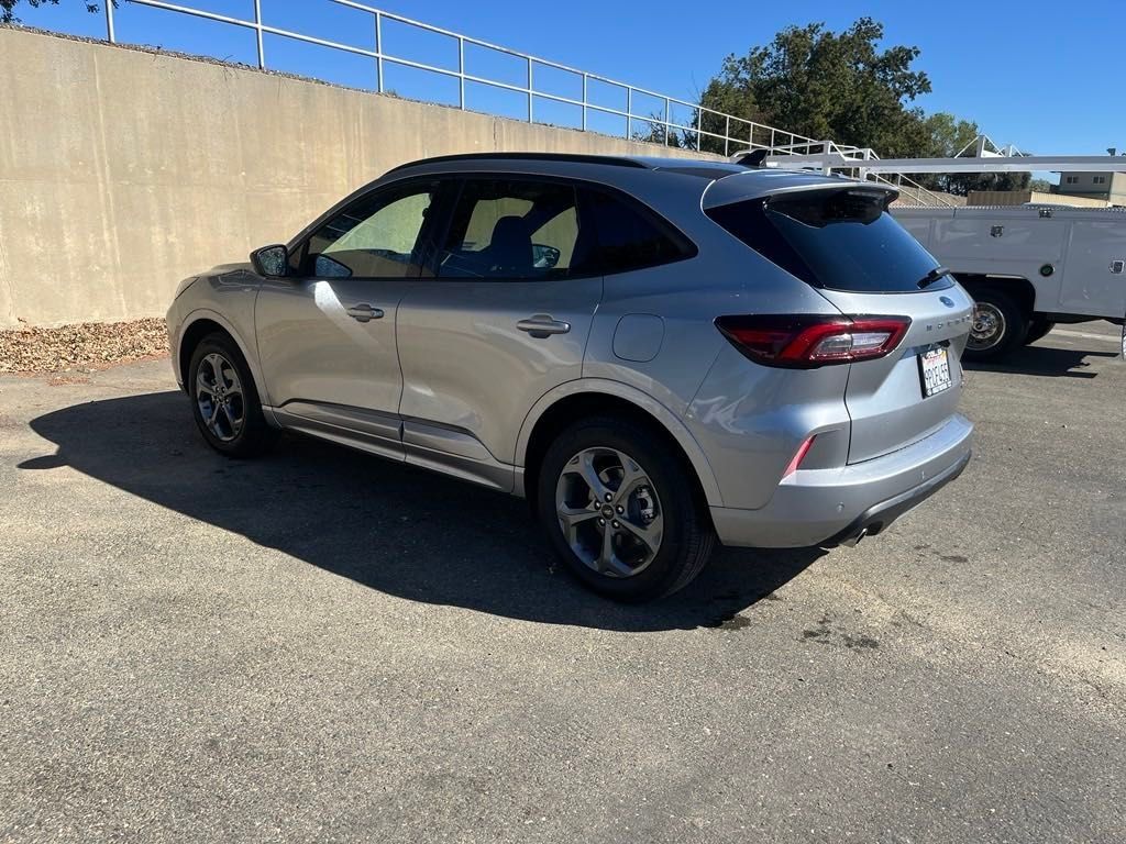 2024 Ford Escape ST-Line photo 3