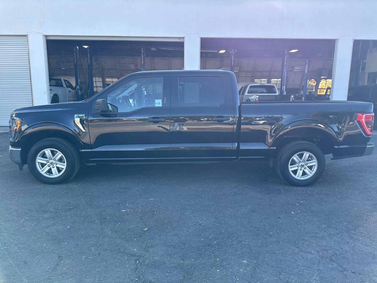2023 Ford F-150 XLT photo 2