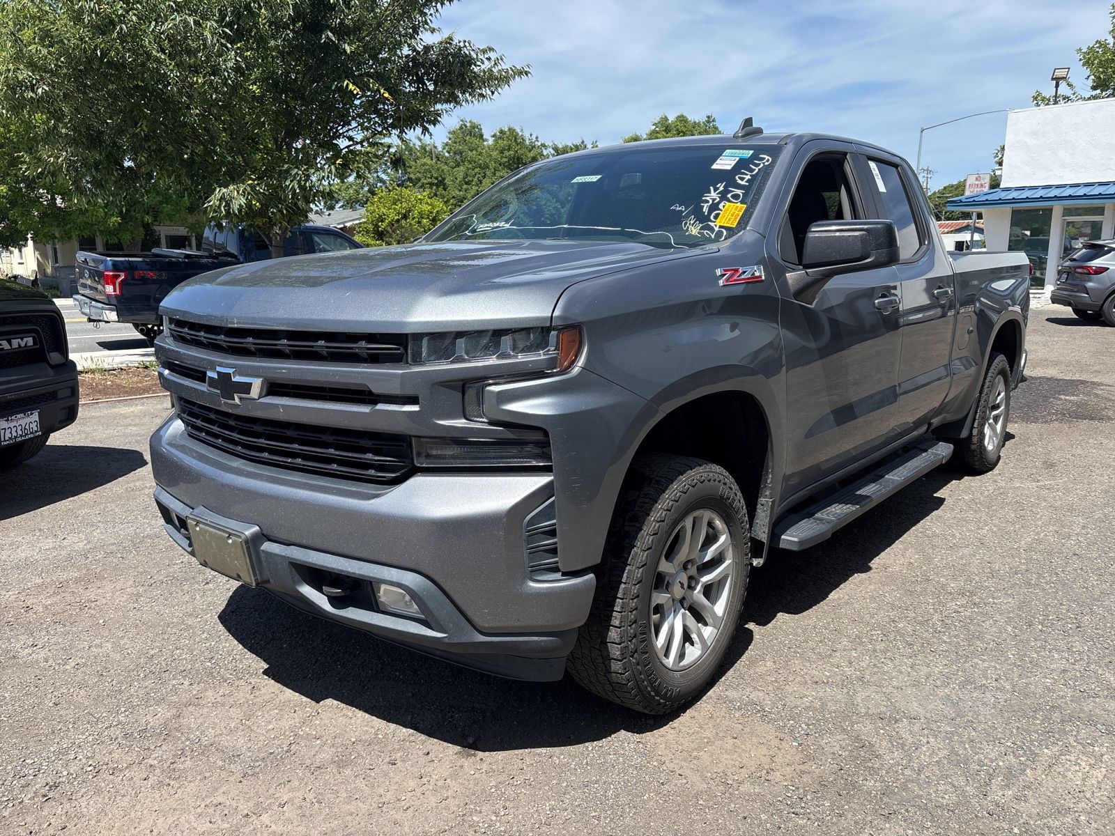 2020 Chevrolet Silverado 1500 RST photo 2