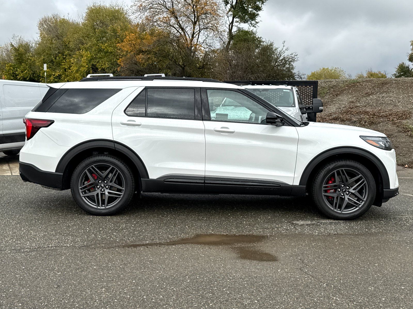 2026 Ford Explorer ST photo 2