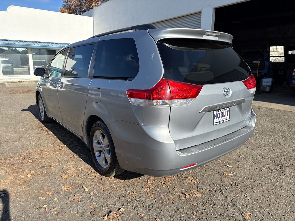 Used 2014 Toyota Sienna LE 8-Passenger w/ Leather Minivan/Van