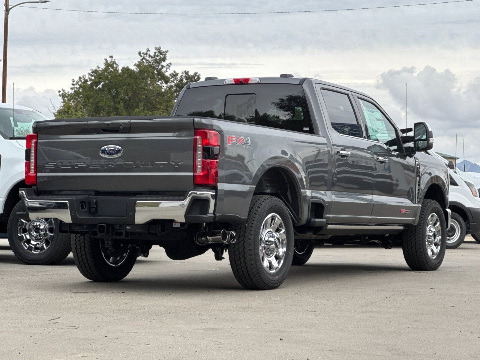 2026 Ford F-350 Lariat photo 2
