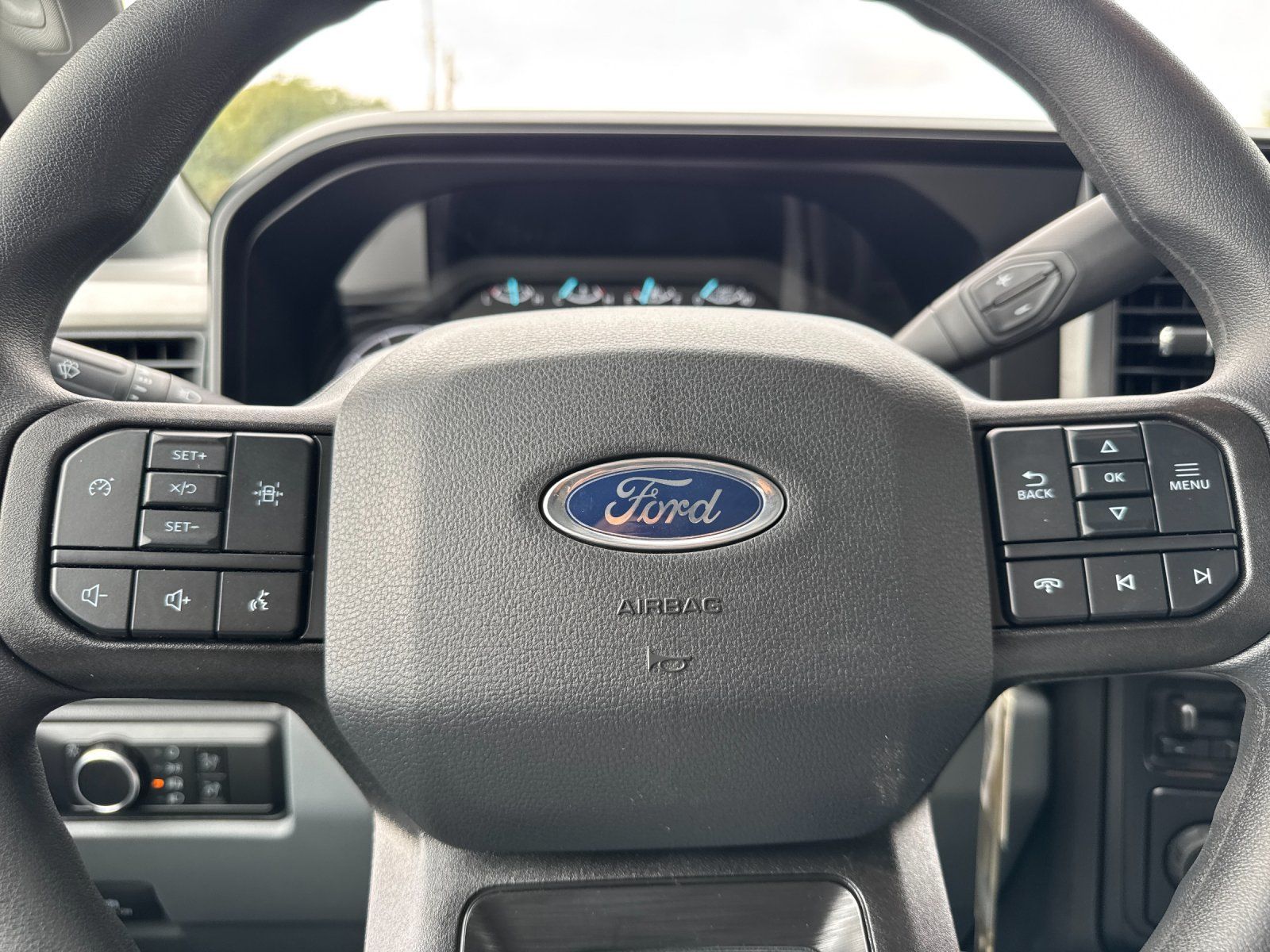 2026 Ford F-550 Super Duty Chassis Cab XLT - Photo 23
