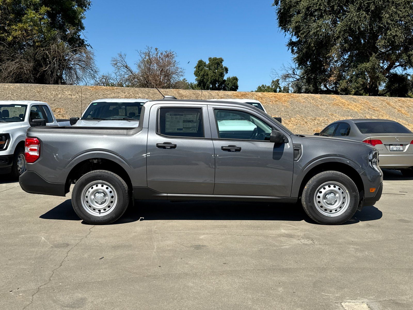 2025 Ford Maverick XL photo 2