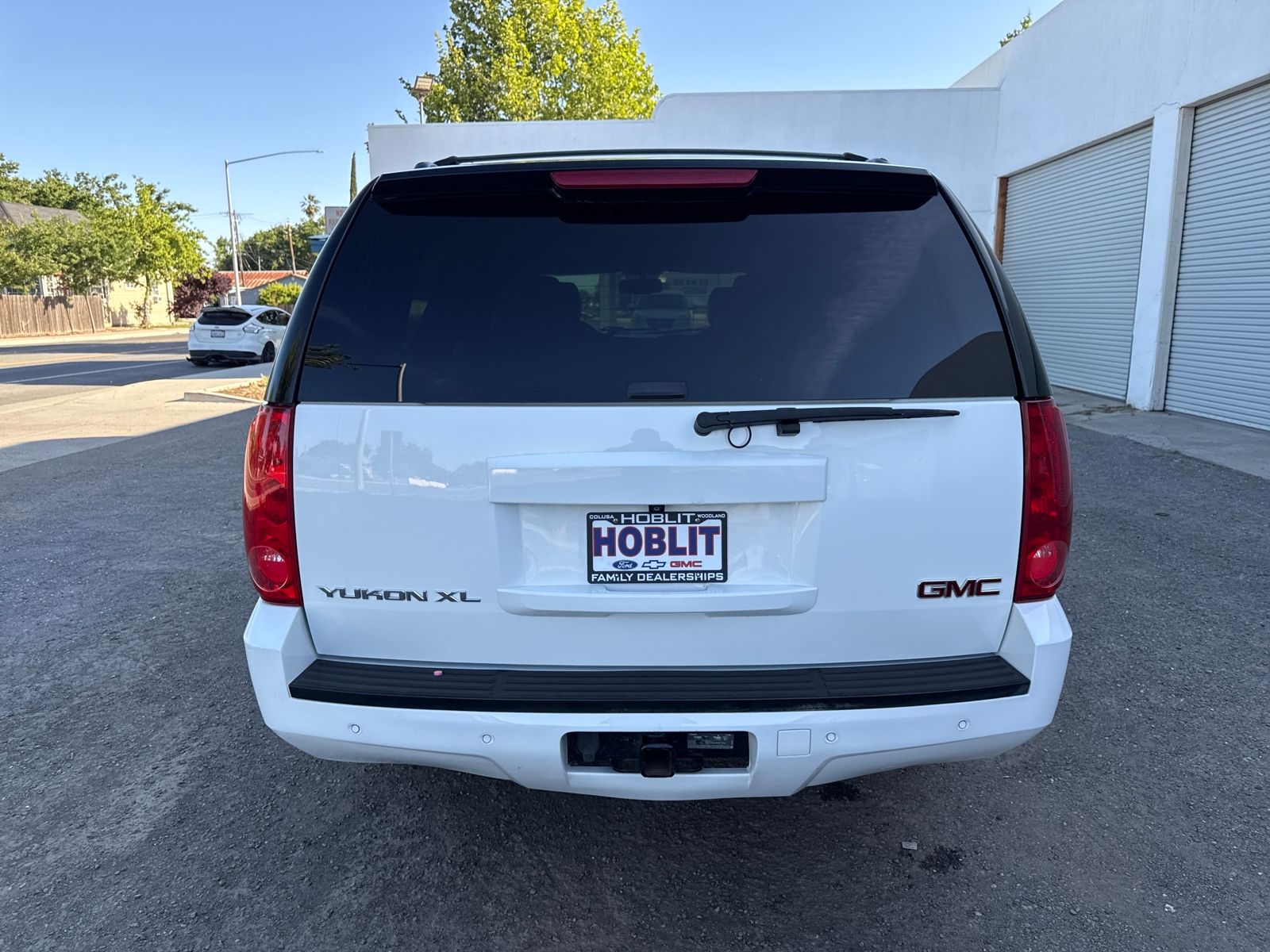 2014 GMC Yukon XL SLT 1500 w/ Leather & 3rd Row Seating photo 2