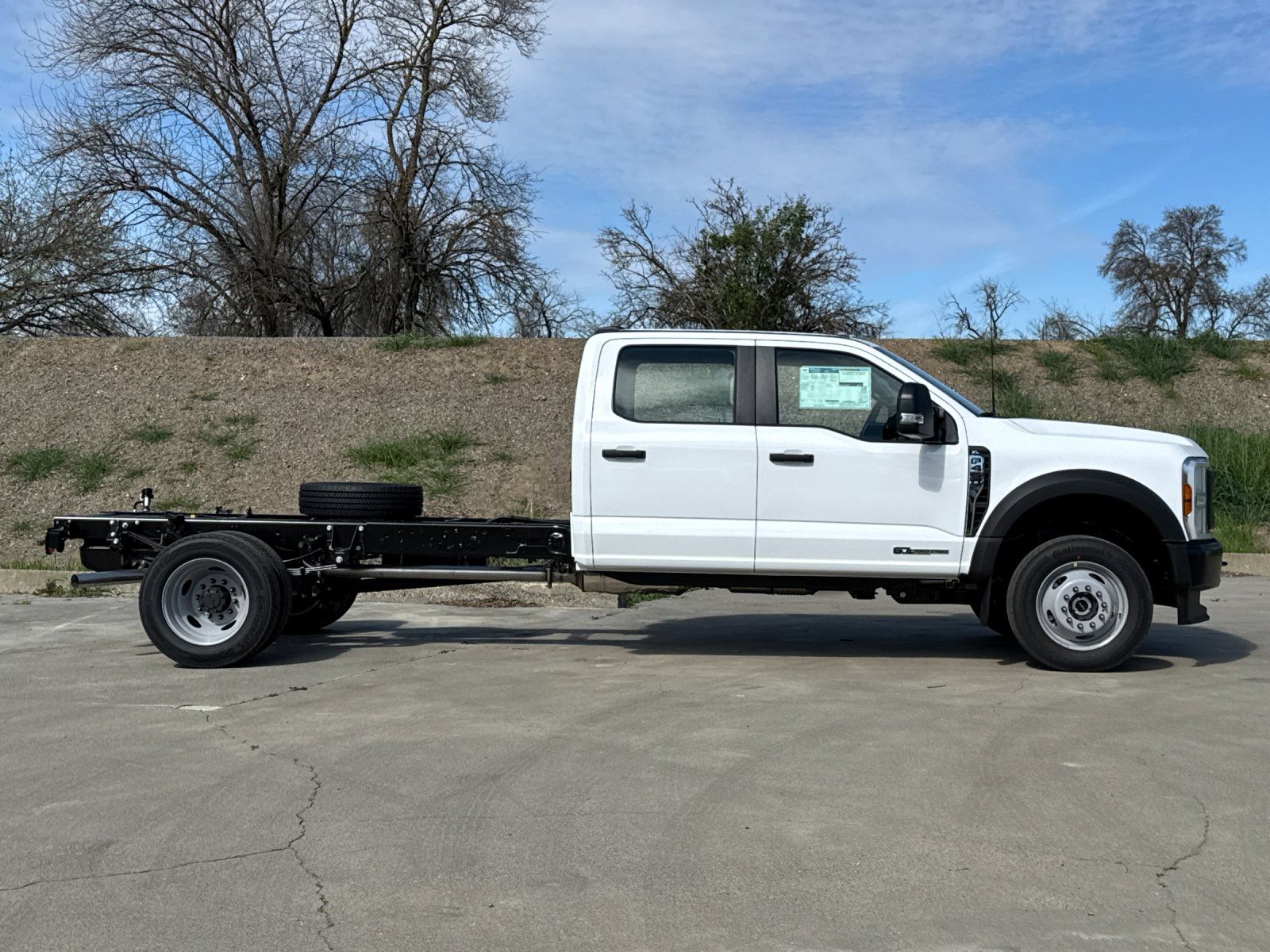 2025 Ford F-450 XL photo 2