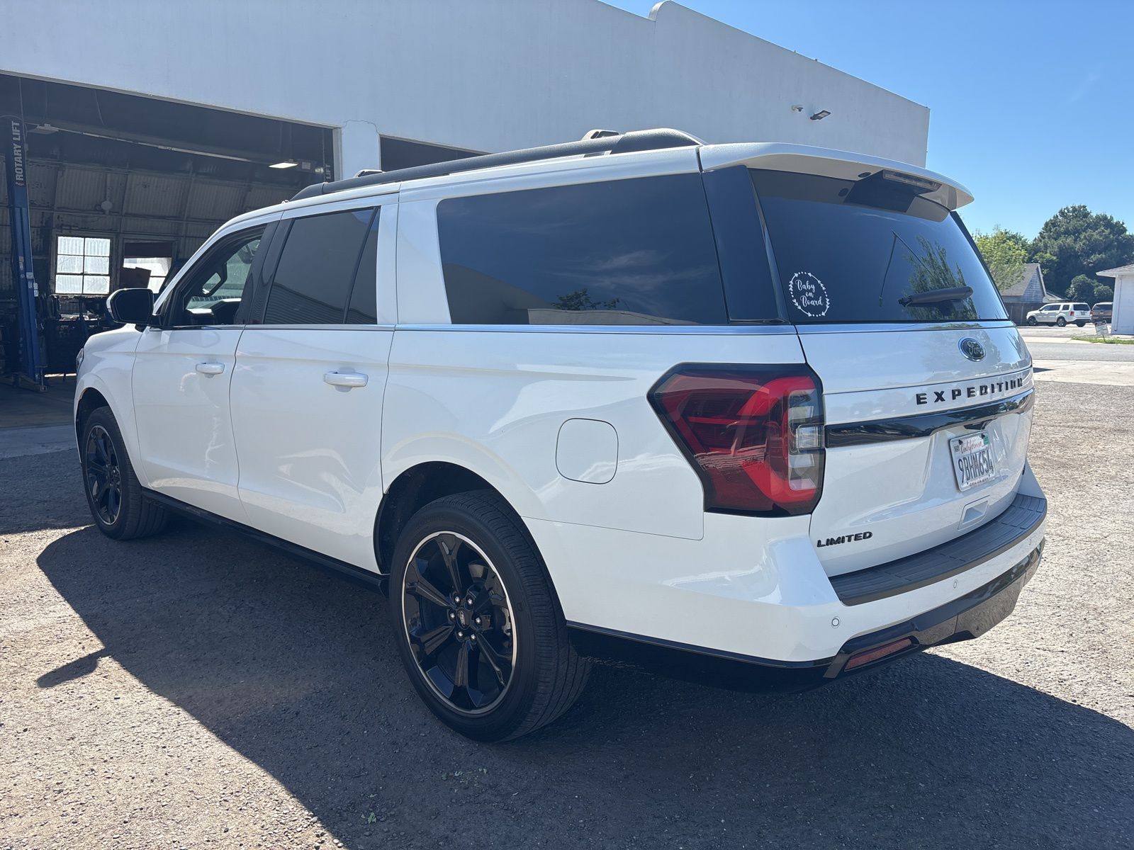 2022 Ford Expedition Max Limited Stealth 4x4 w/ Panoramic Moon Roof photo 3