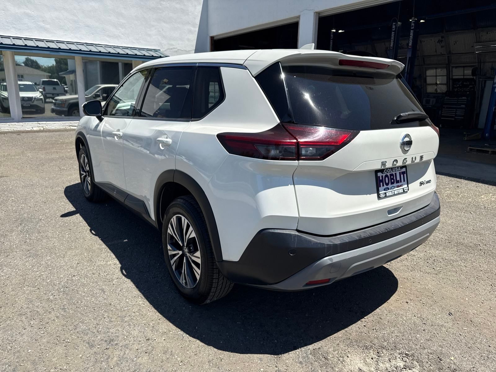 2021 Nissan Rogue SV photo 3