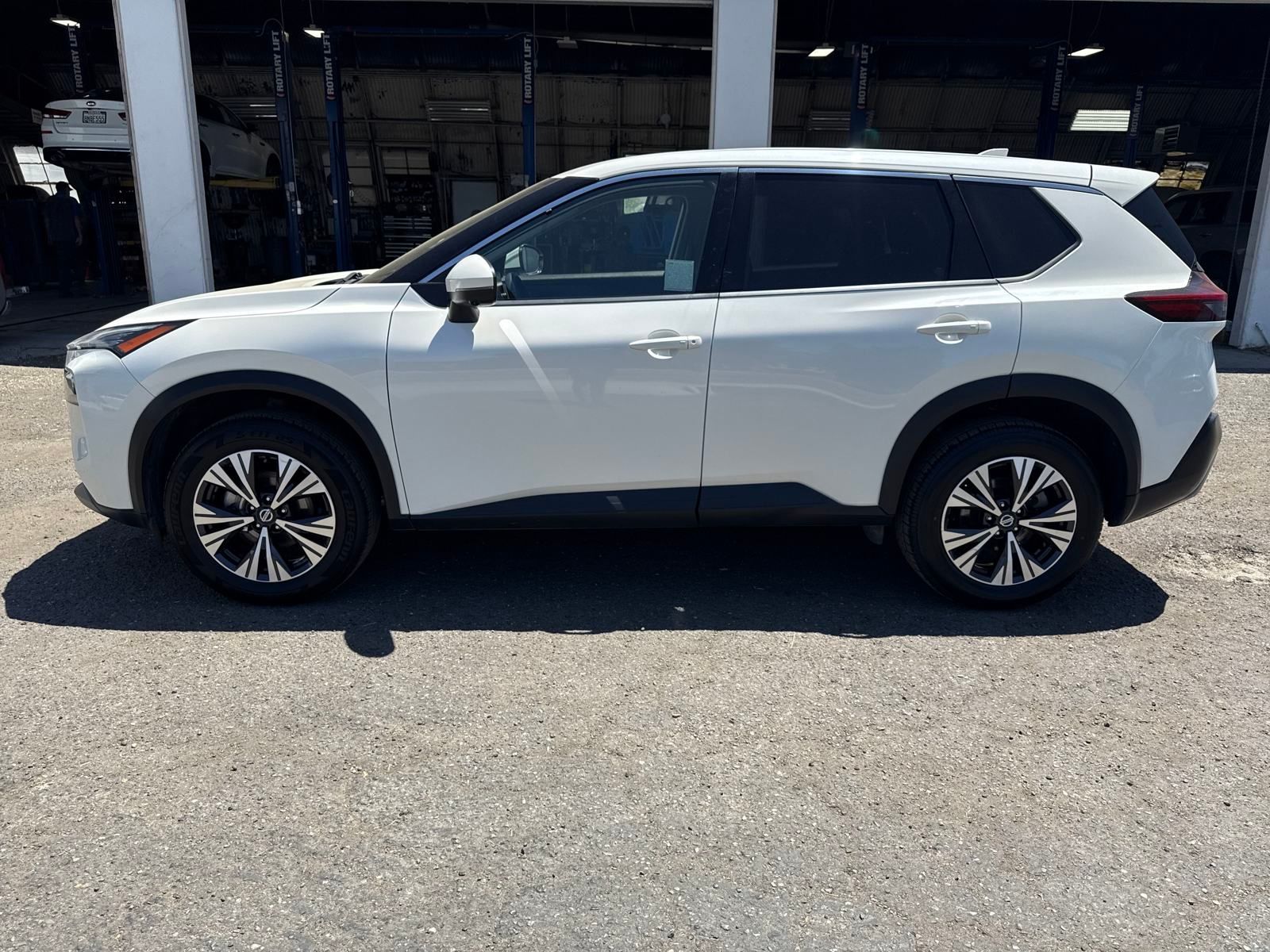 2021 Nissan Rogue SV photo 2
