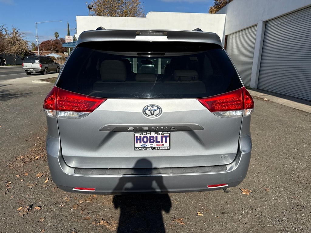 Used 2014 Toyota Sienna LE 8-Passenger w/ Leather Minivan/Van