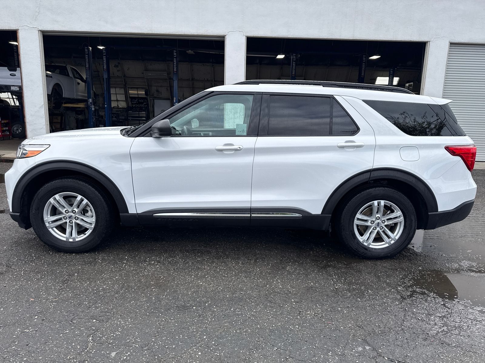 2022 Ford Explorer XLT photo 2