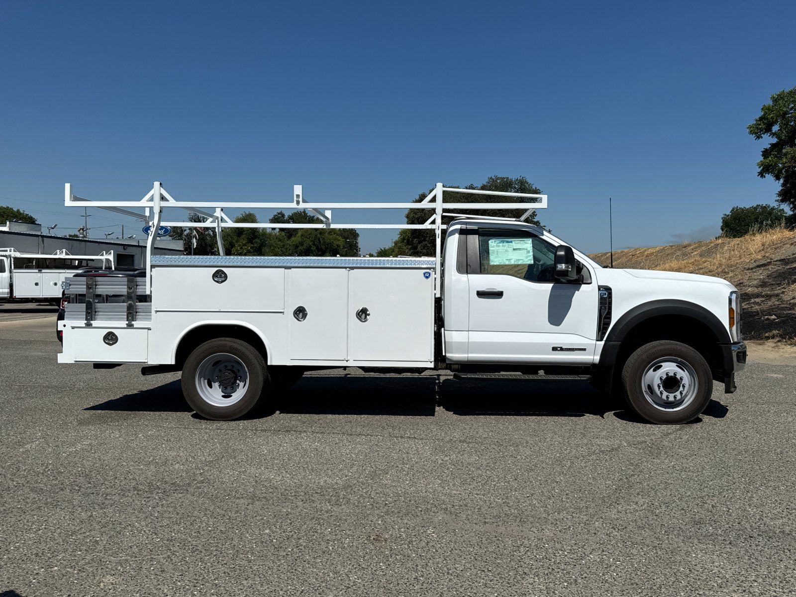 2024 Ford F-550 Super Duty Chassis Cab XL - Photo 2