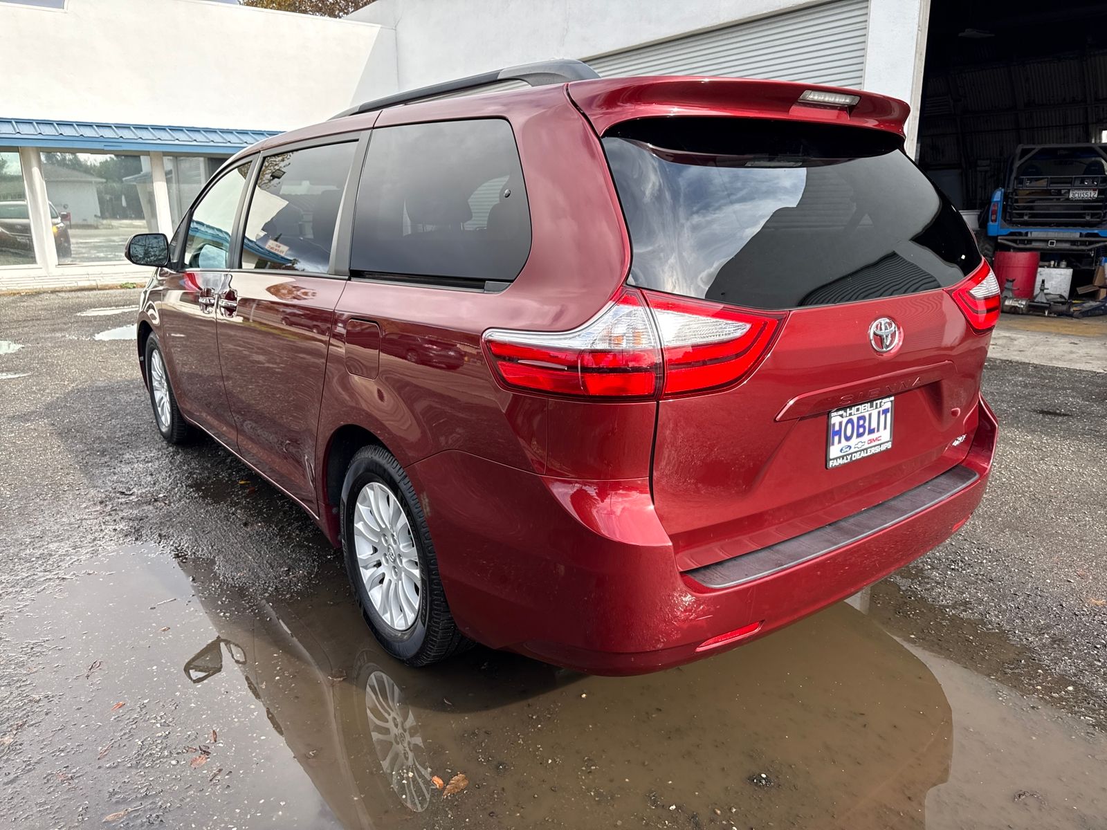 2016 Toyota Sienna XLE photo 3