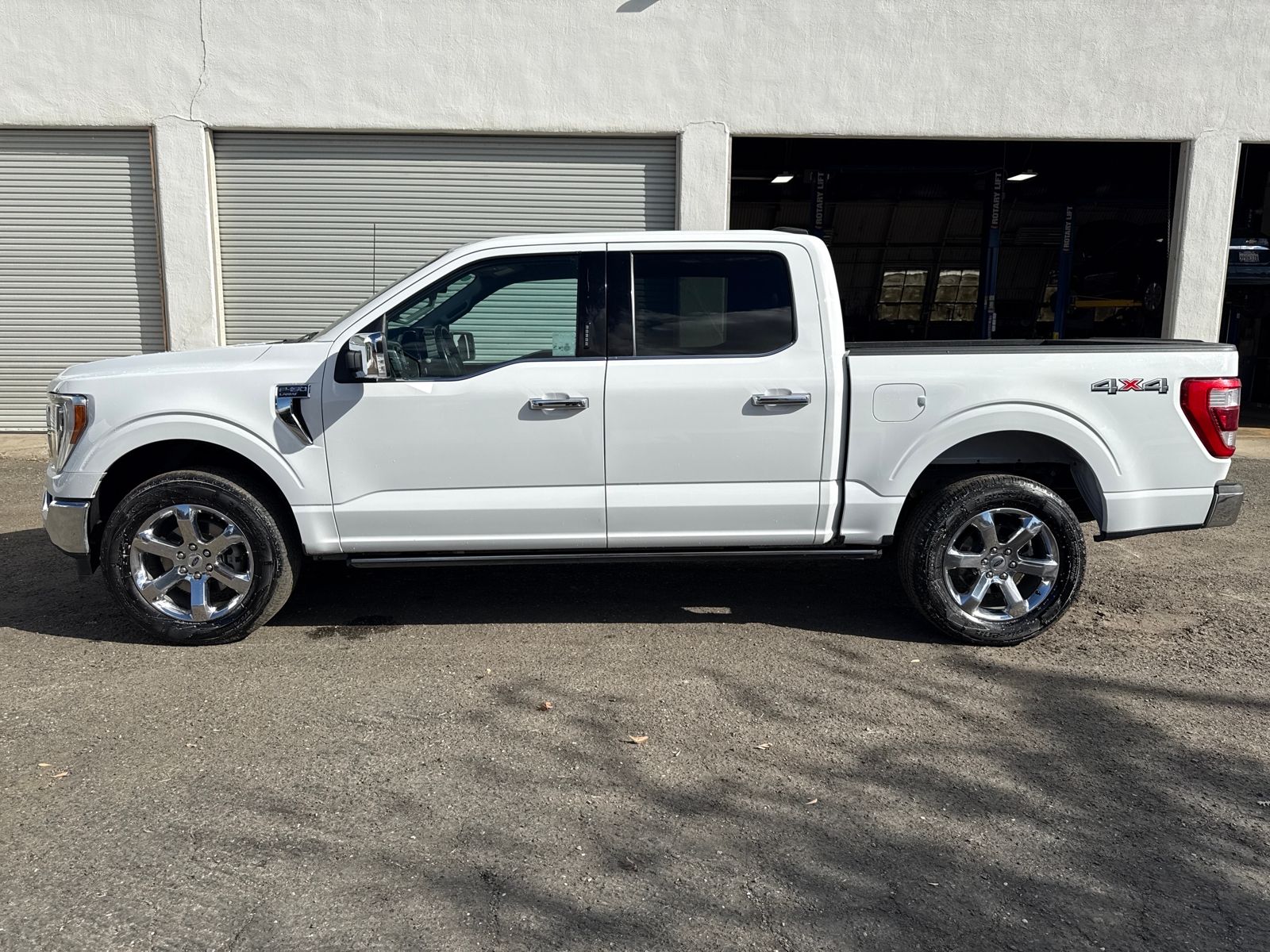 2023 Ford F-150 Lariat photo 2