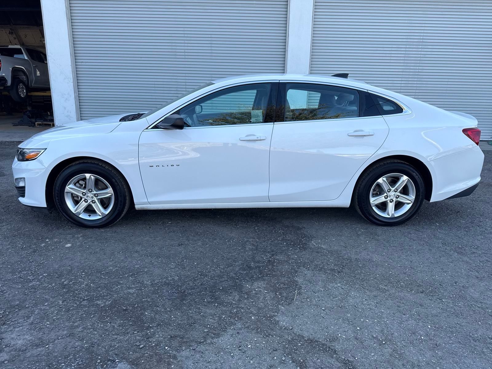 2020 Chevrolet Malibu LS photo 2