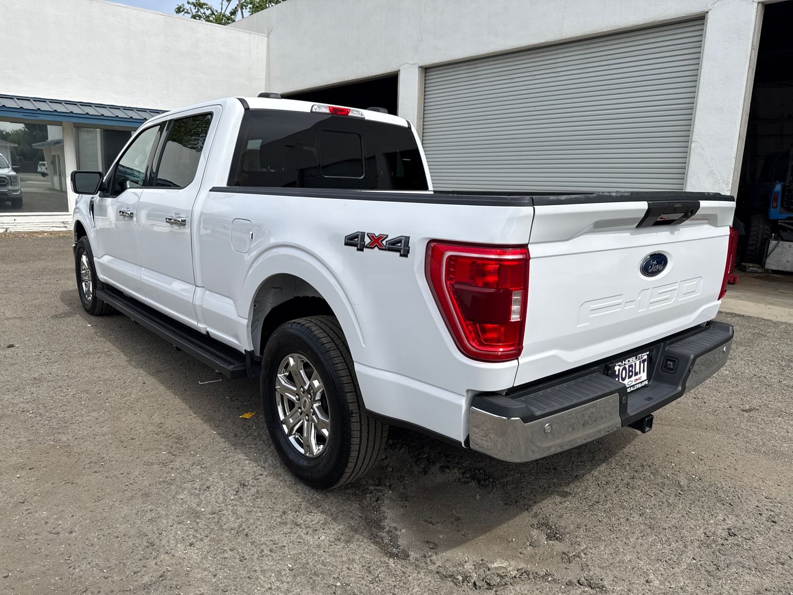 2021 Ford F-150 XLT Crew Cab V8 4x4 photo 2