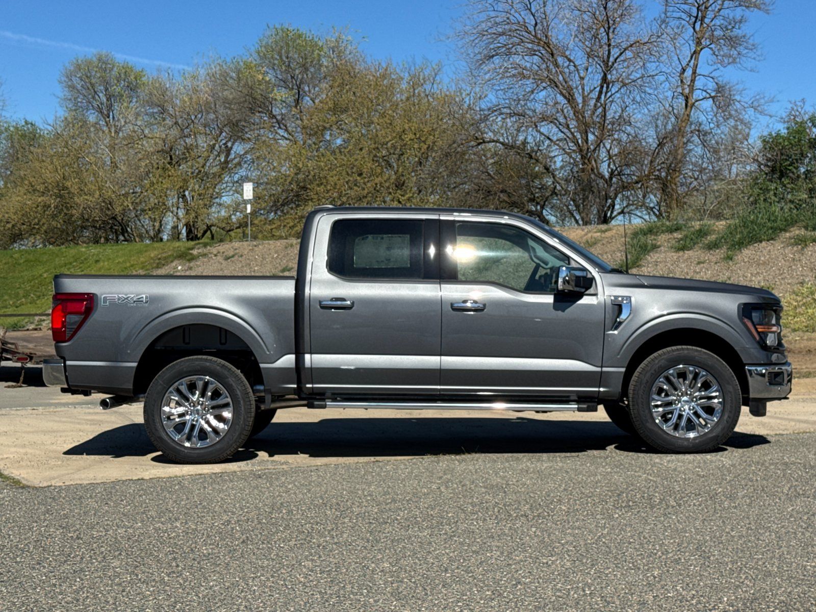 2025 Ford F-150 XLT photo 2