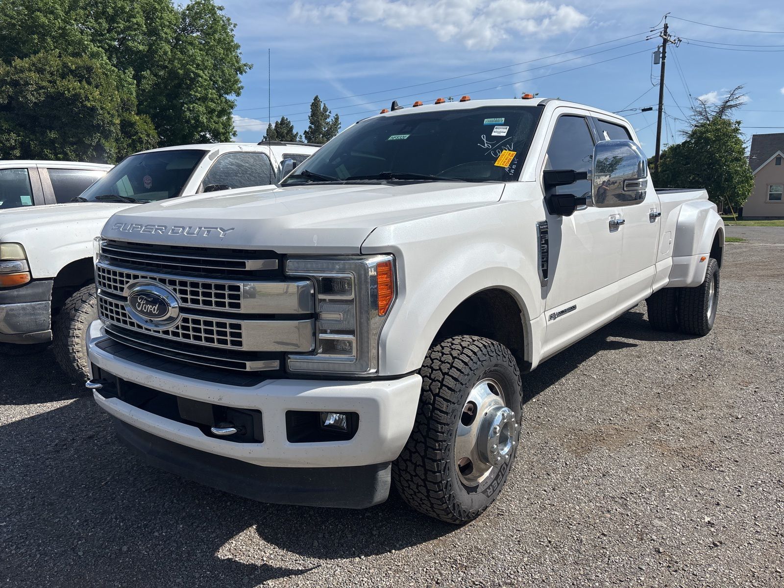 2019 Ford F-350SD Platinum photo 2