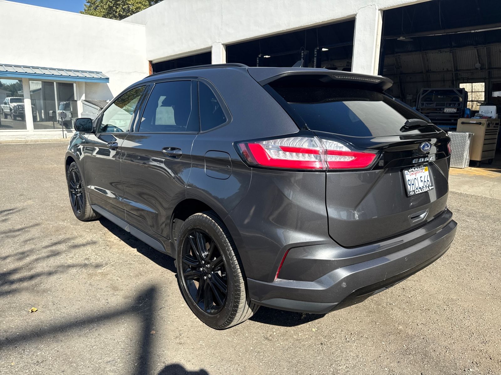 2023 Ford Edge ST photo 2