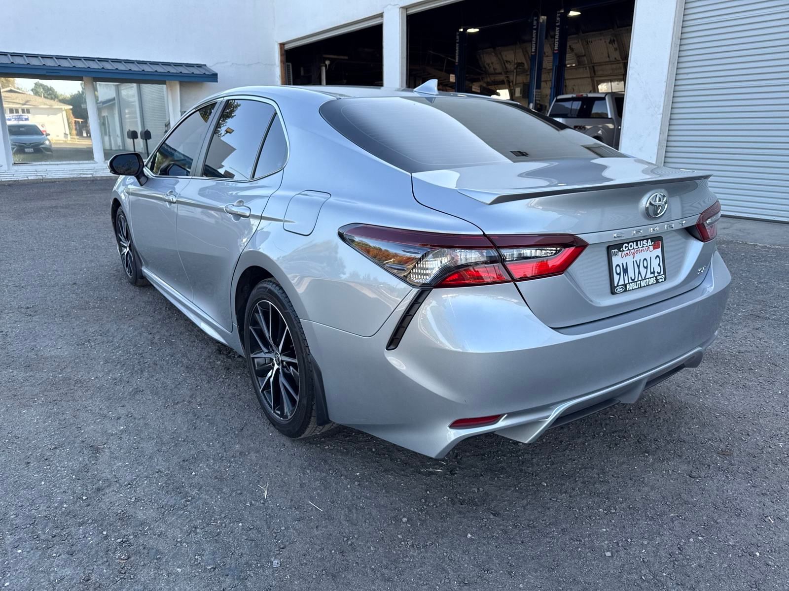 2022 Toyota Camry SE photo 3