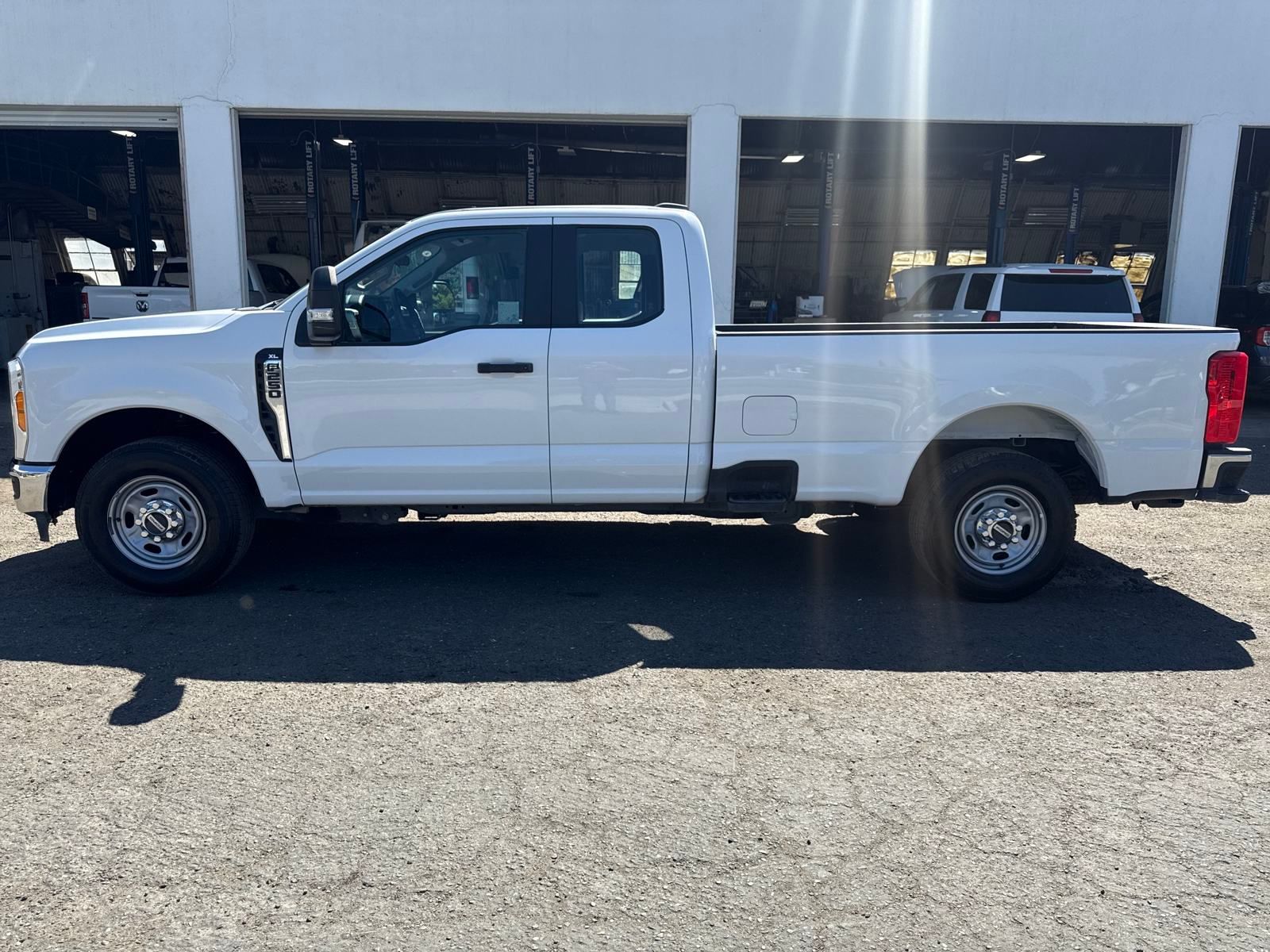 2023 Ford F-250 photo 2