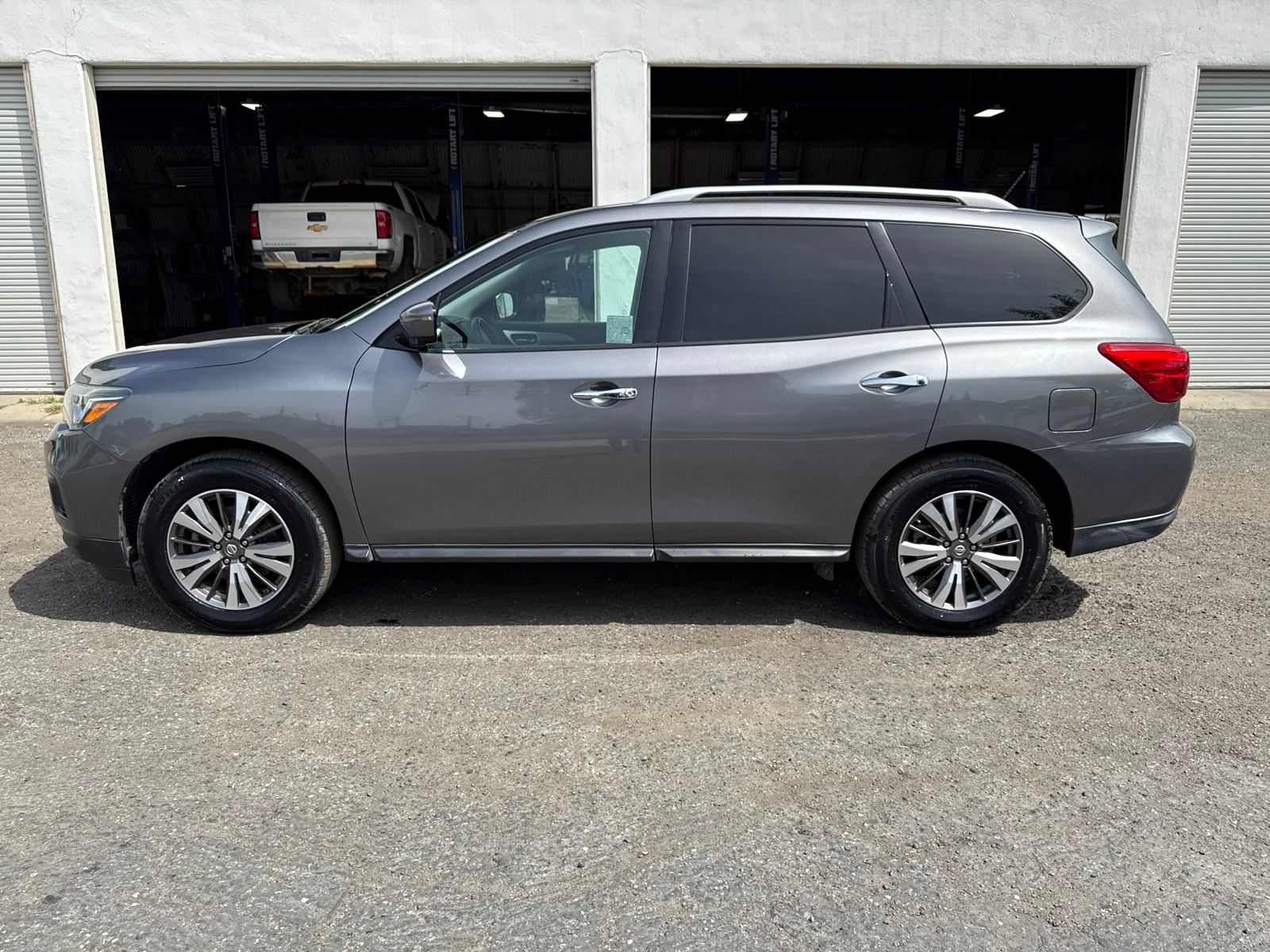 Certified 2017 Nissan Pathfinder SL with VIN 5N1DR2MM7HC636128 for sale in Colusa, CA